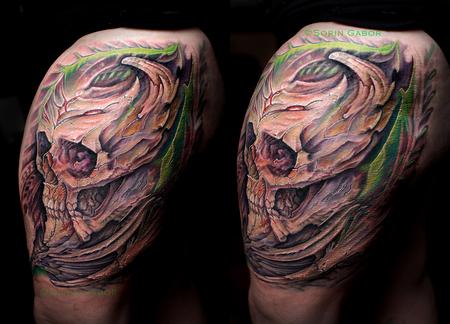 Sorin Gabor - Realistic custom color bio organic skull mech thigh tattoo